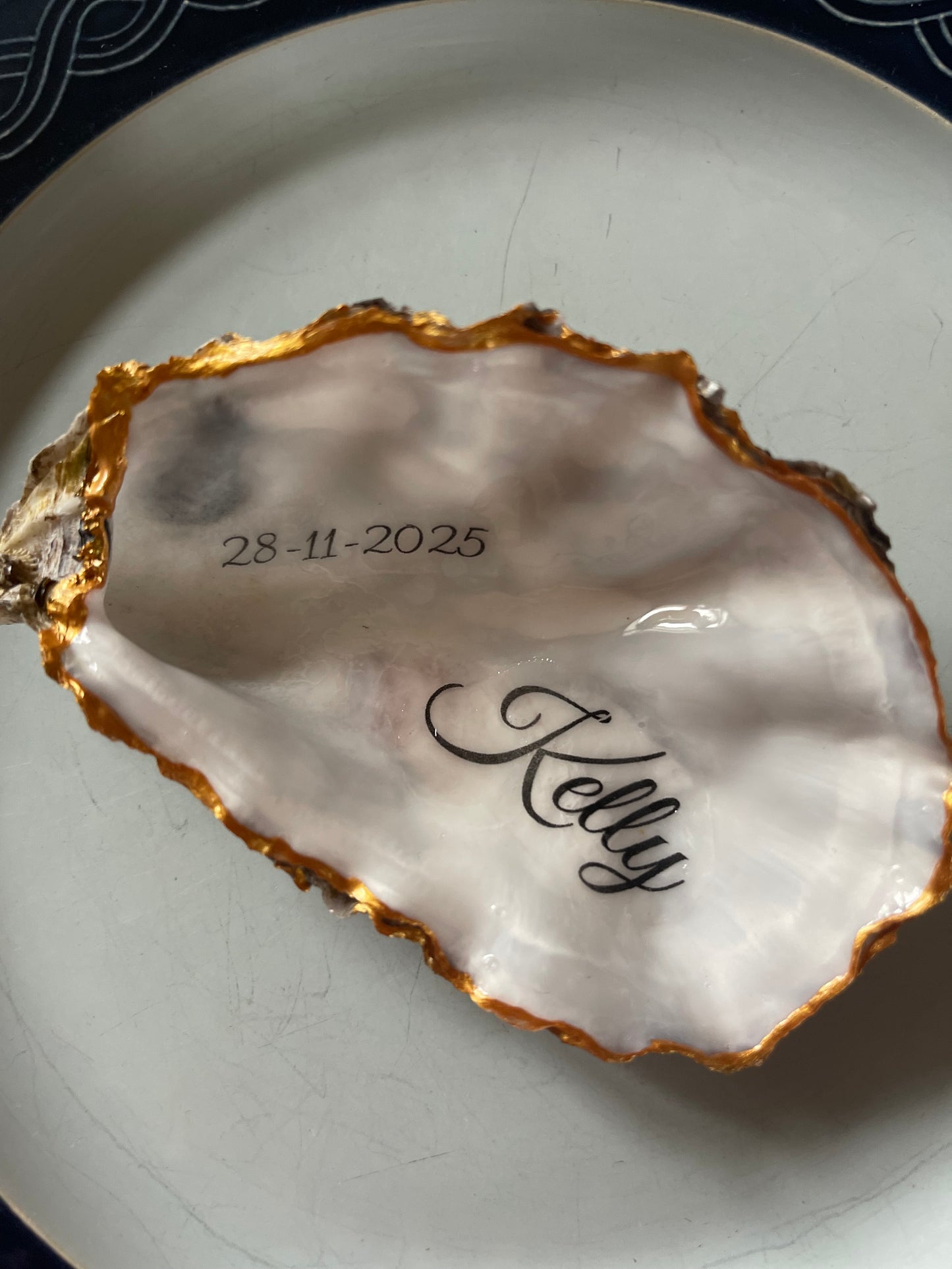 Gepersonaliseerde Oesterschelp met Goudrand – Uniek Cadeau